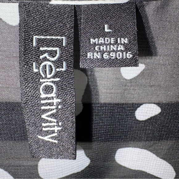 Relativity Black and White Ruffled Sleeveless Blouse - Picture 3 of 5